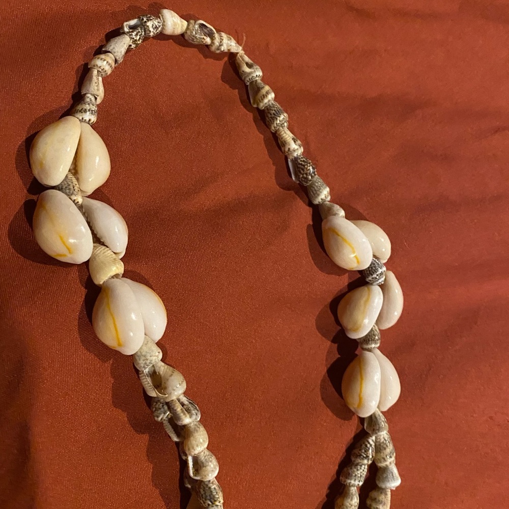 Beautiful Necklace made of shells - Picture 6 of 14